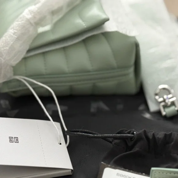 ✨ Givenchy 4G Soft Baguette – Celadon – BRAND NEW – Full Set + Cardholder ✨ - Picture 4 of 9